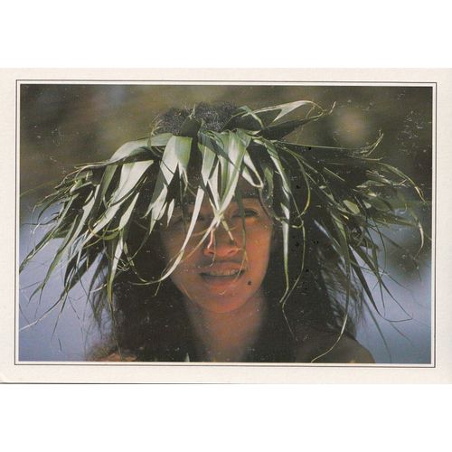 Mooréa, " Jeune Vahiné ", Polynésie Française.