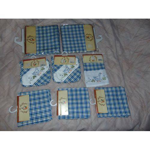 Ensemble Nappe, Serviettes, Maniques Et Torchon, Modele " Oie