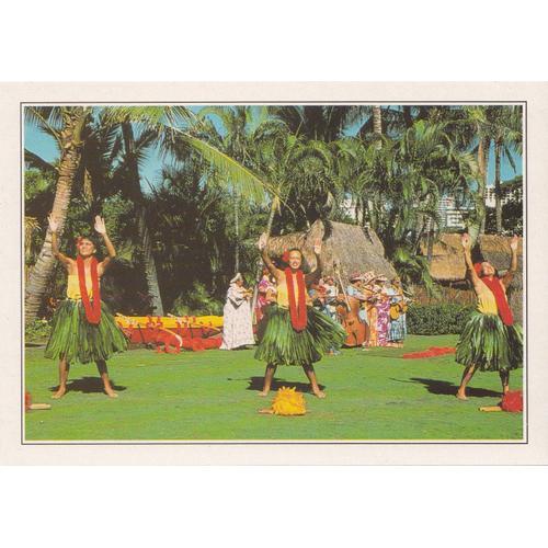 Hawaï, " Danses Folkloriques Très Touristiques ".