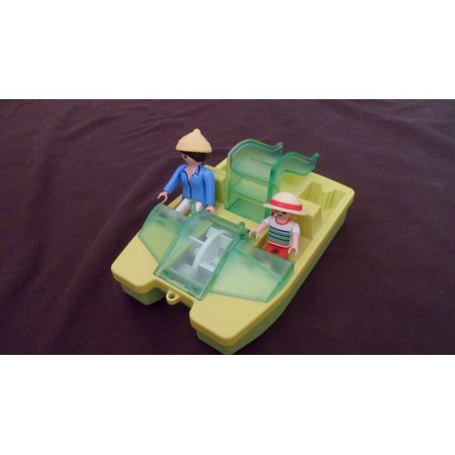 2 Personnages Playmobil Et Pédalo