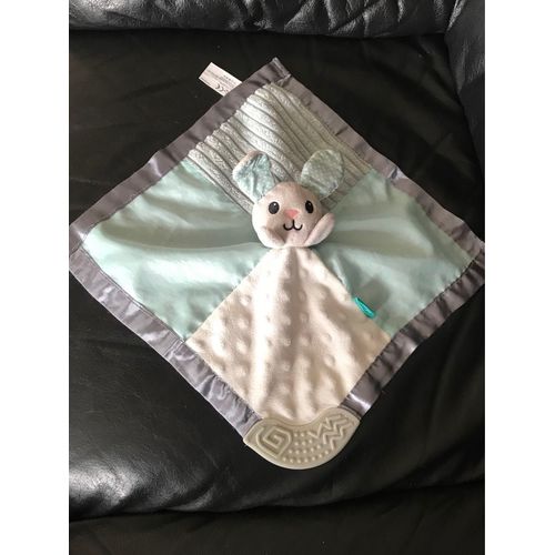 Doudou Platlapin Infantino Bleu Blanc 