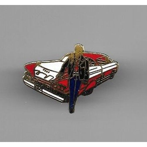 Pins Musique Johnny Hallyday Debout Devant Cadillac / Doré