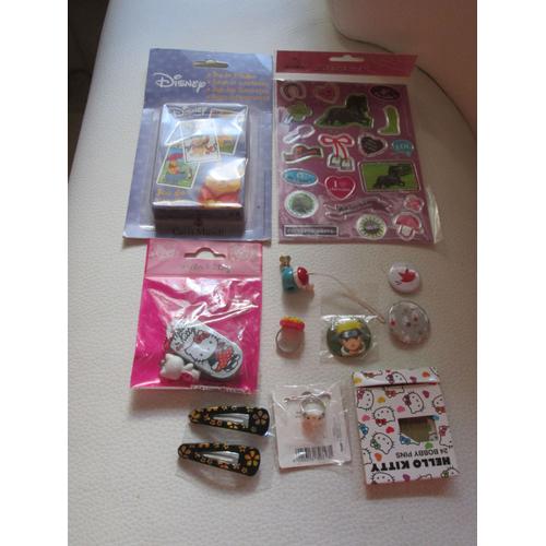 Lot Jeu De Familles Winnie The Pooh Disney Et Bijoux Hello Kitty Et Boîte Accroche Portable Hello Kitty, Planche De 20 Stickers