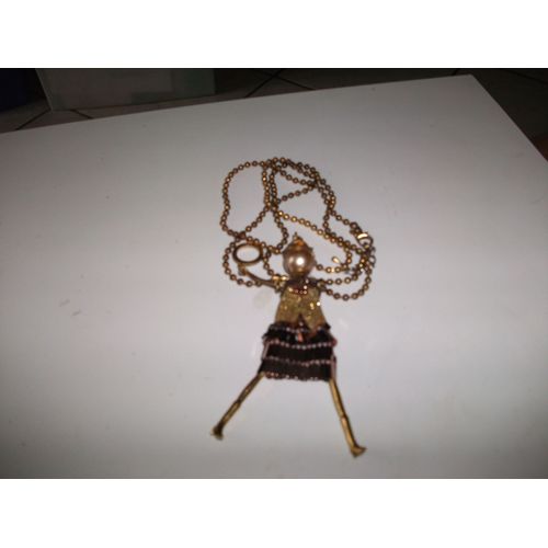 Collier Avec Personnage De Fille