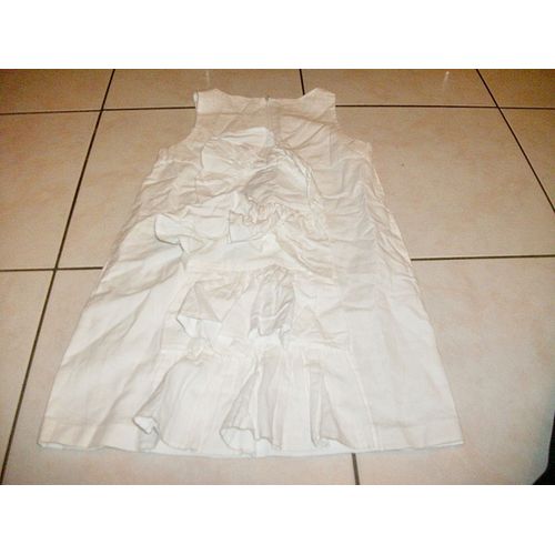 Robe Blanche À L'heure Anglaise 5 Ans À  Volants  Au Dos 