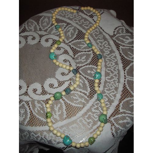 Collier De Perles Et Têtes De Morts De Différentes Tailles ,De Couleur Beige ,Vert Et Bleu ,Longueur 96 Cm ,Fermeture Mousqueton ,Chainette D'ajustement .
