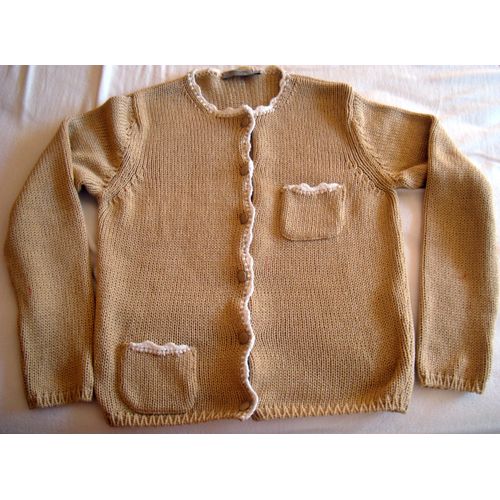 Veste Entracte Tricot Main Couleur Café Bordée Crochet Blanc