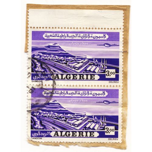 Timbre Algérie : Poste Aérienne , Survol D'usine, 3,00 D. A., 2 Timbres Oblitérés