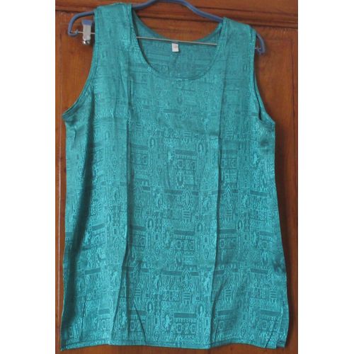 Joli Haut Encolure Ronde Et Sans Manches - Bords Surpiqués - Fentes Côtés - 100%Soie Synthétique - Vert Avec Dessins Marbrés - Aspect Brillant - Rapporté De Thaïlande