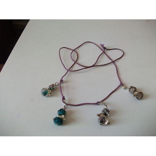 Collier De Cuir Et Pendentif Des Anges