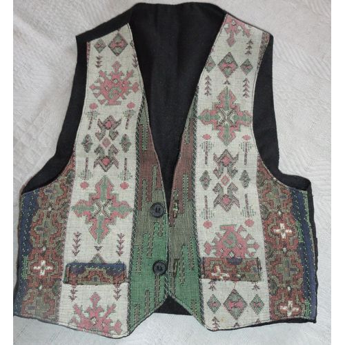 Vêtement Sans Manche Type Gilet De Costume Pour Garçonnet 2 Ans - Devant En Couleurs Et Dos Noir - Vient De Turquie