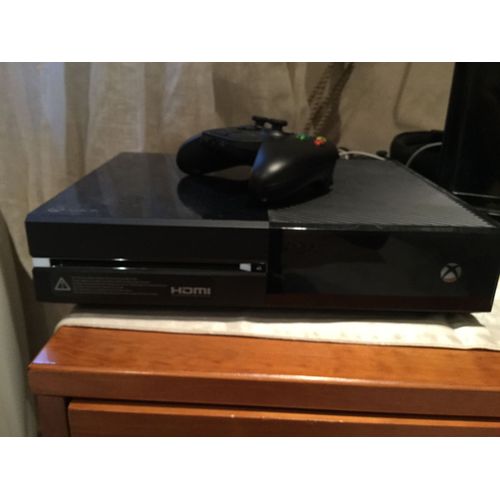 Console Xbox One + 3 Jeux (Call Of Duty Black Ops 3, Call Of Duty Advanced Warfar, Gta 5)