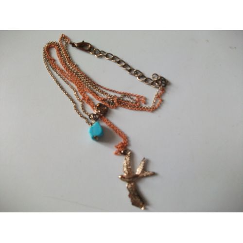 Collier Doré Avec Un Oiseau