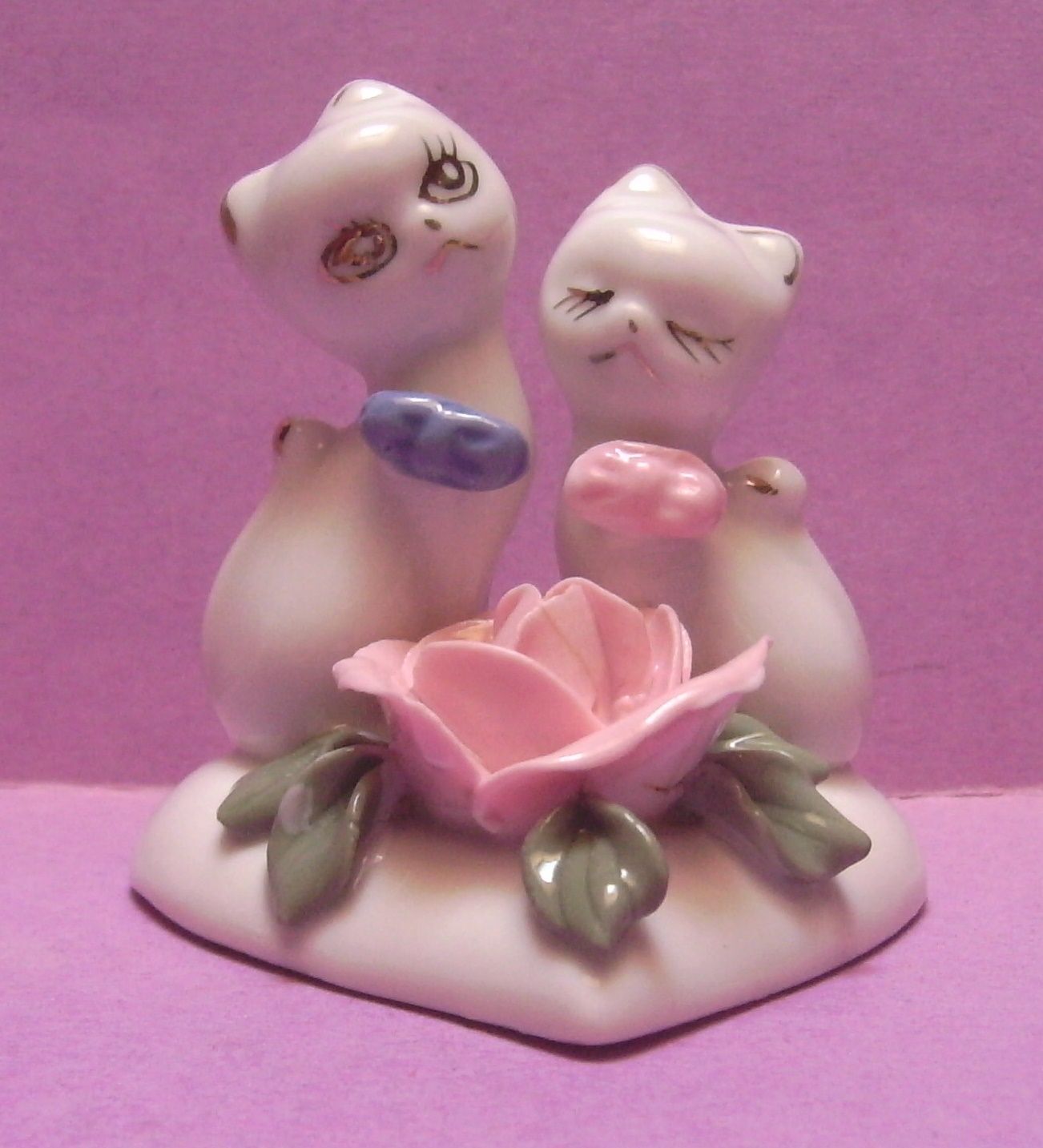 Ancienne Statuette Figurine Couple De Chats Amoureux Sur Coeur Avec Rose Rakuten