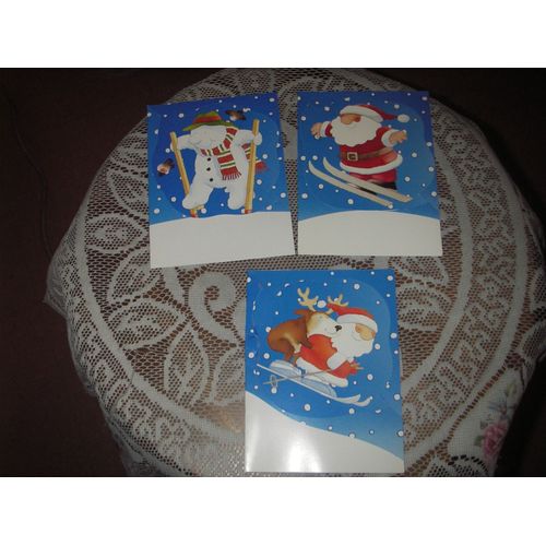 Lot De 3 Cartes De Voeux " Merry Christmas ",De Marque Marks & Spencer ,Images Intérieure Et Extérieure ,Père Noël Et Bonhomme De Neige En Pleine Action Dans Paysage Enneigé ,Dimensions 11 X 14,5 Cm .