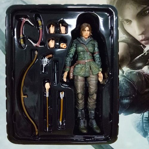 Figurine Play Arts Kaï - Lara Croft (Rise Of The Tomb Raider)