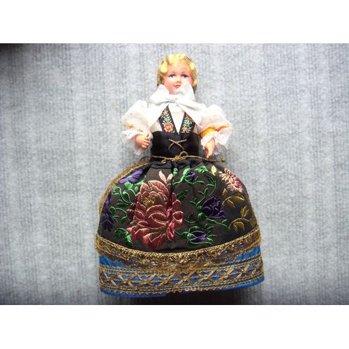 Poupée De Collection Regionale Tablier Brodé