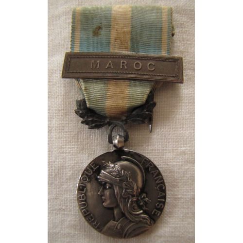 Médaille Coloniale En Argent Avec Agrafe Maroc Gros Module.