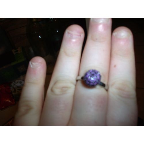 Bague Argenté Avec Une Perle Strass Violet