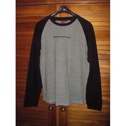 T-Shirt Complices Manches Longues ,Col Rond ,Modèle Complice Eagle ,100% Coton ,Taille 16 Ans ,De Couleur Grise ,Manches Et Col Noirs ,Sérigraphie Logo Noir Sur La Poitrine .