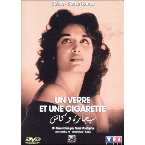 Un Verre Et Une Cigarette