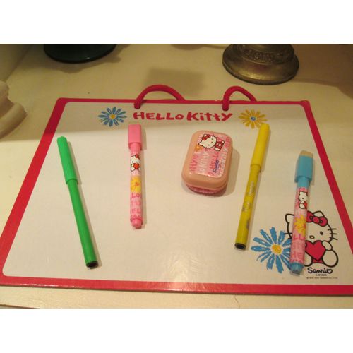 Set Ardoise Double Face Unie & Quadrillée + 4 Feutres Et Éponge Hello Kitty   Et Pot A Crayon Harry Potter + Bic Rose Fantaisie