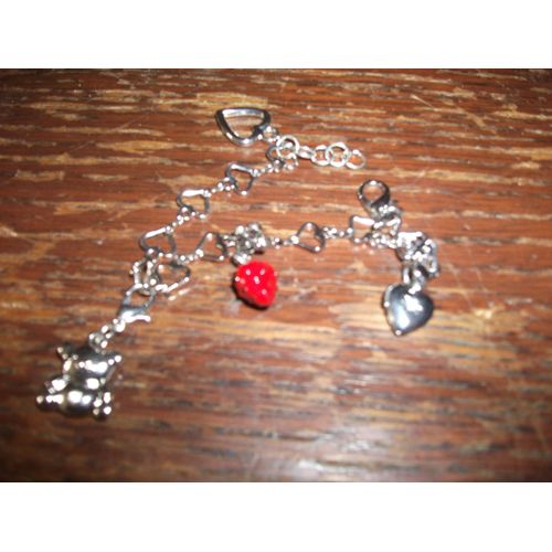Bracelet En Acier Avec Des Charms