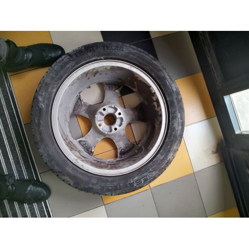 A Vendre Pneu Michelin Energy 205/55/R16 Pour Roue De Secours Eventuellement. Jamais Servi, Erreur Dimension Lors De La Commande