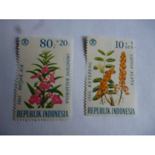Lot De 2 Timbres Neufs D'indonésie 1966 :Cassia Alata Et Impatiens Balsamina.