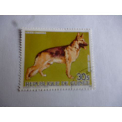 Timbre Guinée 1985 :Berger Allemand.