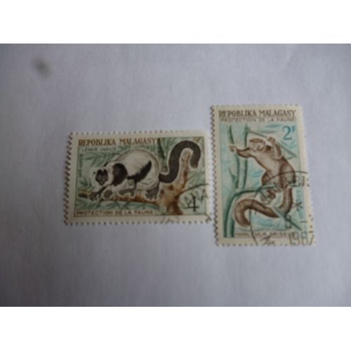 Timbres Malaisie :Lot De Deux Timbres:Lémurien Gris,Lémurien Varius.
