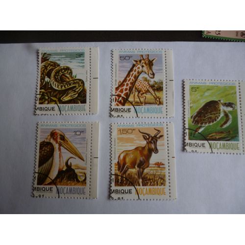 Timbres Mozambique 1981 :Lot De 5 Timbres:Girafe,Python,Tortue ,Rapace,Gazelle.