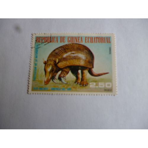 Timbre Guinée Equatoriale : Tatou Amérique Du Sud.