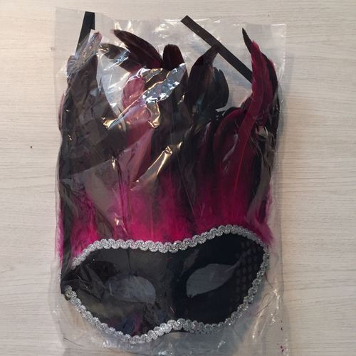 Masque Noir Plume Noire Et Violette