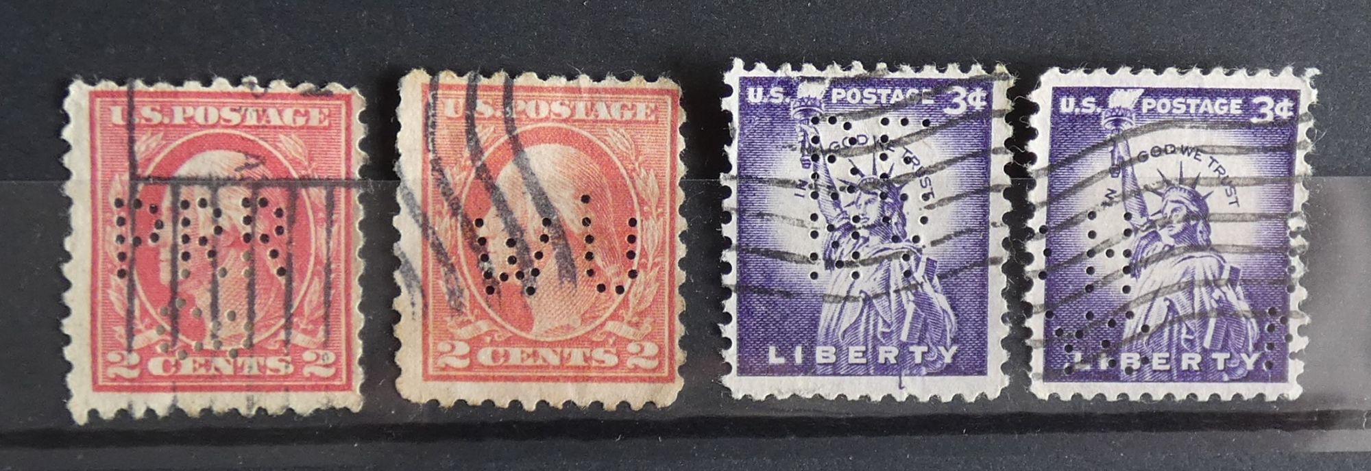 Lot De 4 Timbres Etats-Unis (Usa) Perforés, Dont Un Avec Perforation À Cheval