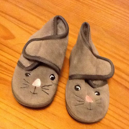 Chaussons Pour Bebe Gris Taille 19/20
