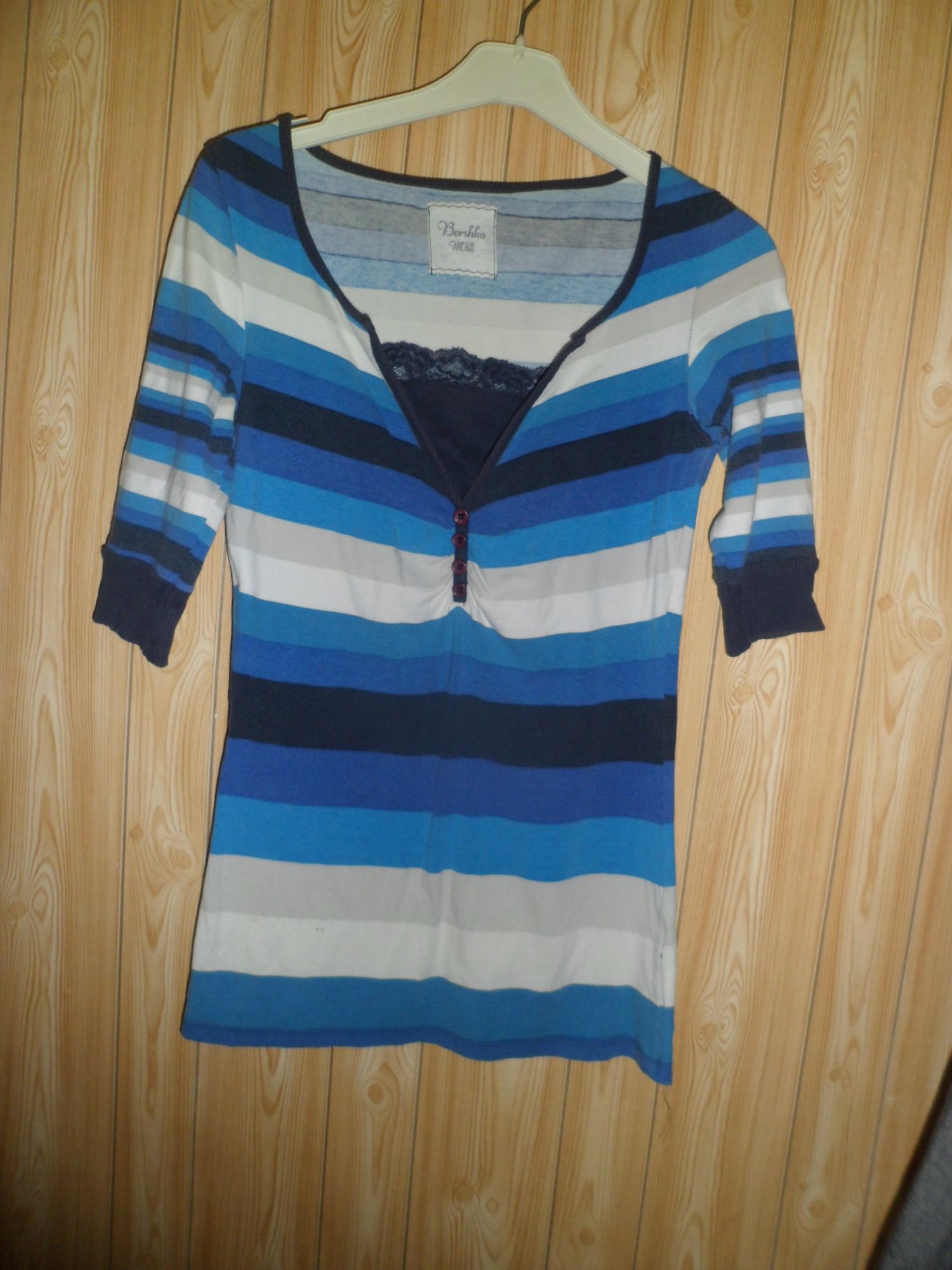 Tee-Shirt Bleu Rayé Bershka. Manches Semi-Courtes. Taille 36.