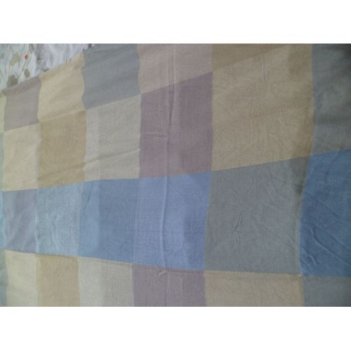 Plaid 1,70 M X 1,25 M. Motif Carrés Couleurs.