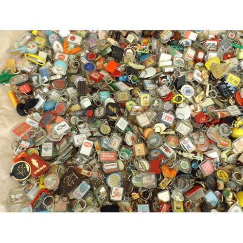 Lot De 8 Kg De Porte Clefs Ancien