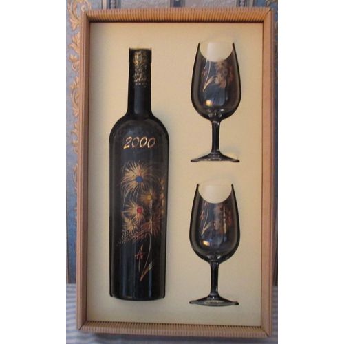 Coffret Cadeau " Pour Fêter, Danser, Vivre L'an 2000" De La Cave De Labastide-De-Levis (Tarn) : 1 Bouteille De Vin Gaillac 1998 750ml 12%Vol. + 2 Verres À Pied Assortis-Boite Rigide 28x42cm 