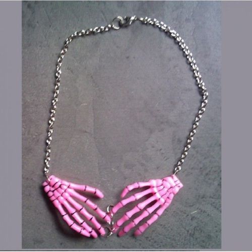 Collier Main Squellette Rose Pin Up Rockabilly Gothic Punk