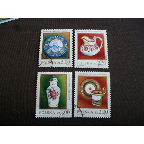 Lot De 4 Timbres Pologne:Porcelaines Et Faïence Du 18ème Et 19 Ème Siècles.