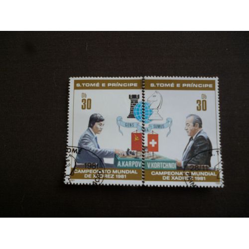 Lolt De 2 Timbres Tome Et Principe 1981:Championnat Mondial D'échecs:Les 2 Timbres Placés  Ensemble Forment Un Tout.