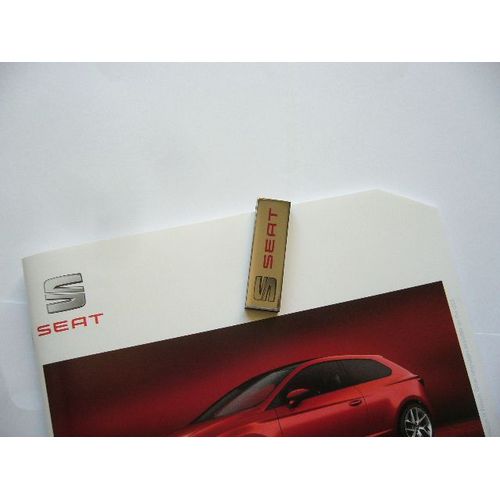 Micro clé porte cravate USB 2 Go - Publicitaire automobile Seat Geneve 2013 - Press kit