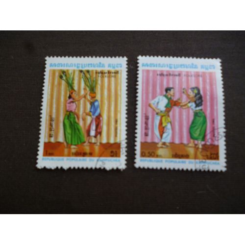 Lot De 2 Timbres Cambodge 1983:Folklore.