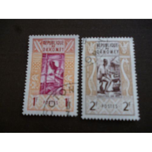 Lot De 2 Timbres Dahomey(Bénin):Tisserand Et Sculpteur Sur Bois.