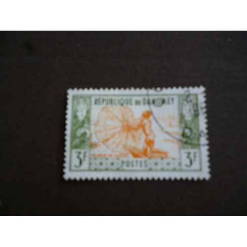 Timbre Dahomey(Benin) : Pêcheur Au Filet.