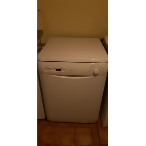Lave-vaisselle Ariston LSE733