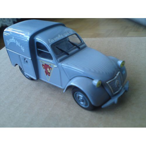 CITROEN　２CV　（LA　VACHE　QUI　RIT）　箱あり CITROEN 2CV （LA VACHE QUI RIT） 箱あり - メルカリ