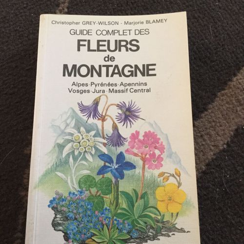 Guide Complet Des Fleurs De Montagne. (Alpes. Pyrénées Apennins. Voges. Jura. Massif Central)Plus De 1500  Plantes Illustrées Avec Texte Et Clés D'identification. 